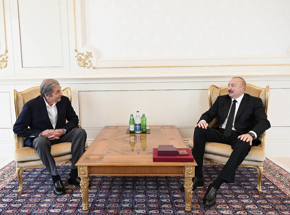 YAP_1992's tweet photo. Prezident İlham Əliyev Fərhad Xəlilova “İstiqlal” ordenini təqdim edib.

https://t.co/tNtmsRcBkq https://t.co/twzbzzeQiK