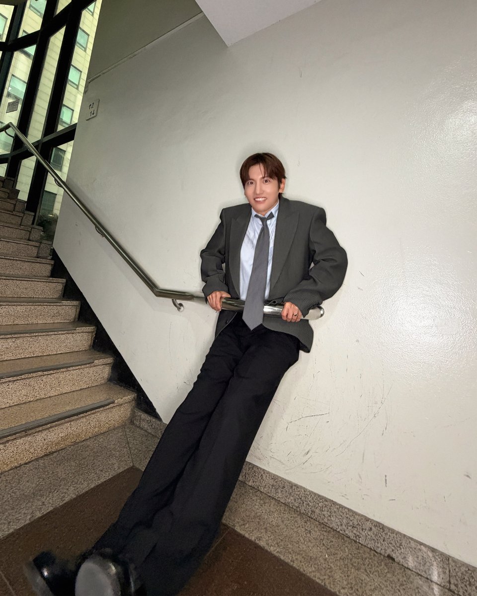 TVXQ's tweet photo. 𝑴𝒖𝒔𝒊𝒄 𝑩𝒂𝒏𝒌 🎸🎶

#MAXCHANGMIN #최강창민
#AllOfMyLife #MAXCHANGMIN_AllOfMyLife
#TVXQ! #동방신기 #東方神起 
#MusicBank #뮤직뱅크 https://t.co/Kf3XA1VwHA