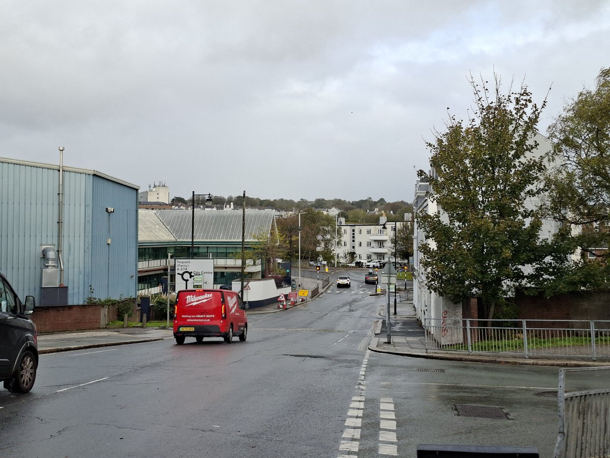 CaptFitzjamesRN's tweet photo. Think this area got bombed and/or torn down. It doesn't look at all like it did when Fitzjames was here. The numbering might've changed, though. Gonna look further up the road. The street is near the docks and victualling yard. https://t.co/DCwiTw76QH