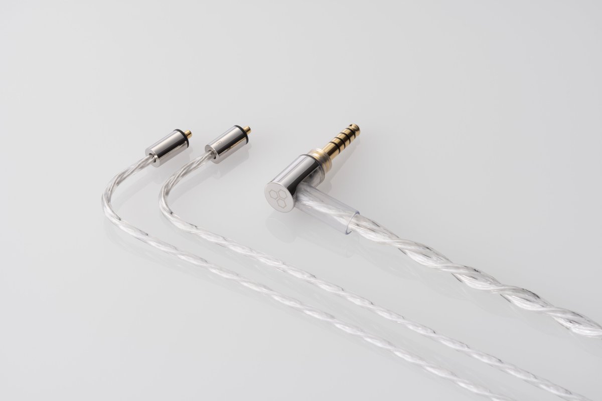 final_audio's tweet photo. 【潤工社との共同開発ケーブル】
シルバーコートOFC線に、低誘電率のePTFE（発泡テフロン™）被膜を採用。MMCXコネクターも、より高精度なものへ設計変更しました。

イヤーピース2種（FUSION-G／TYPE P、各5サイズ）と、お客様ご自身で交換できるダストフィルターも同梱します。🎧 https://t.co/GyNaCVLLsI