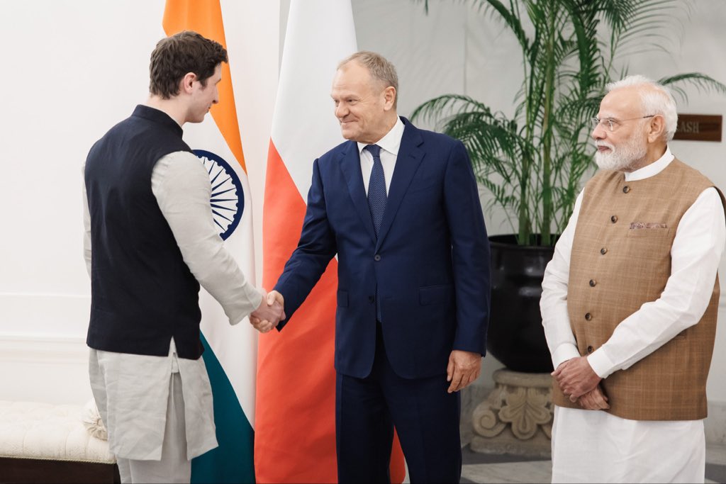 rmodrzewski's tweet photo. Miałem okazję być częścią delegacji biznesowej towarzyszącej wizycie premiera @donaldtusk w Indiach. Polska i Indie pogłębiają współpracę m. in. w obronności i kosmosie. Potężny rynek, ogromne możliwości dla polskich firm. Dziękuję za zaproszenie. https://t.co/NAN0EfYvw1