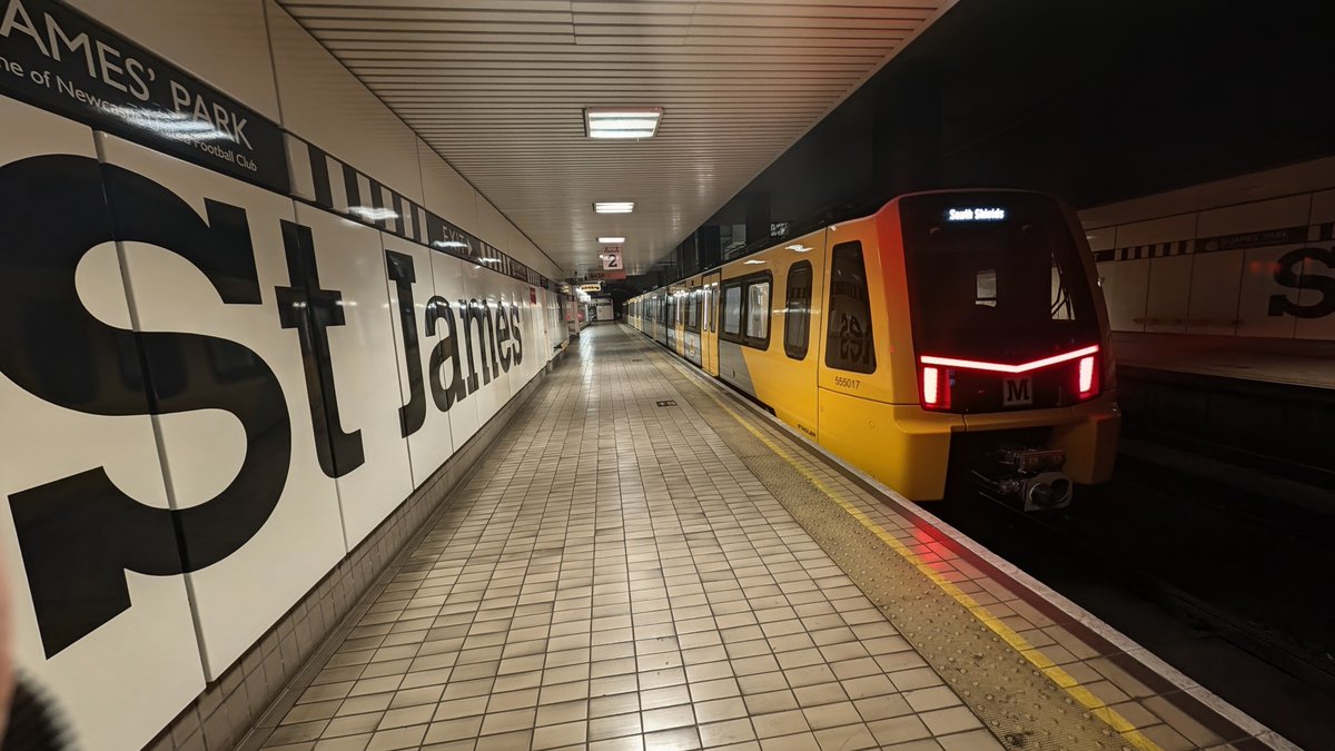 HighSpeed_H's tweet photo. So that's @My_Metro longest distance single journey completed.

0946 St James - South Shields 1113
(full length of the 🟡 line)

🌍31mi 32ch
⏰1hr 27min
📍40 intermediate stops
🚉555017

I still miss not getting the "Drivers View" like on the old units https://t.co/U2QTt06aqt