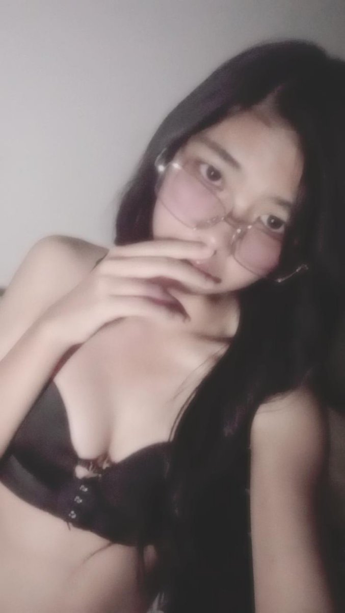 Ruak399's tweet photo. ถอดเองมันลำบาก หาคนมาช่วยถอดได้มั้ยคะ🥺👙 https://t.co/dUMwXfpTN4