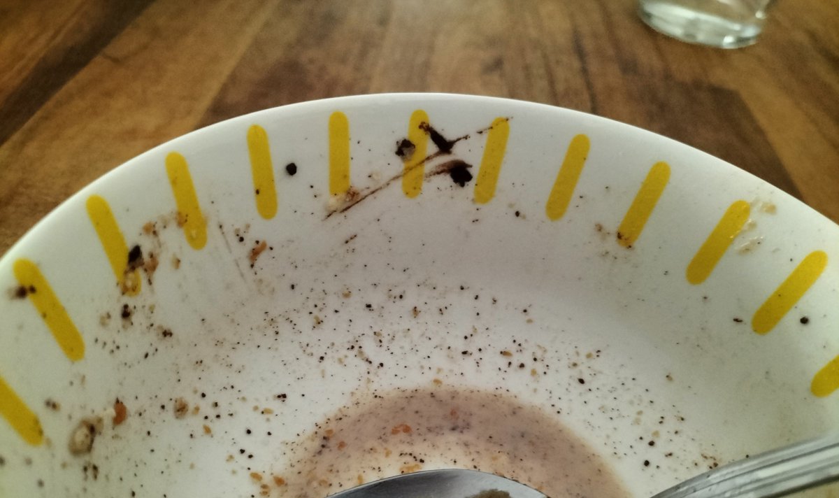 AzucenaMS's tweet photo. Lo de escribir sobre espacio no te afecta hasta que empiezas a ver el logo de SpaceX en el tazón del desayuno. https://t.co/SwfC788tyv