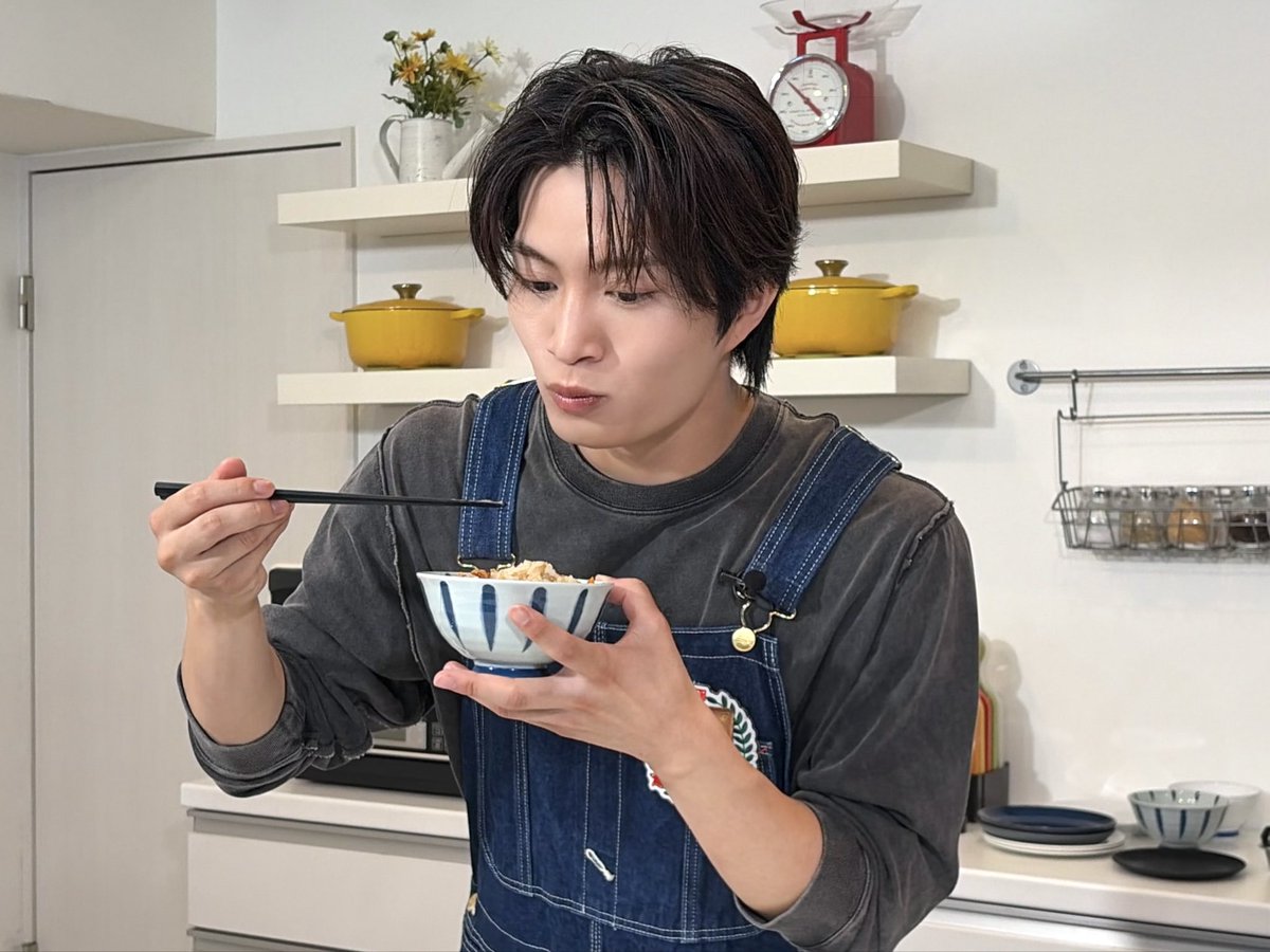 jr_official_X's tweet photo. 今日21:00から放送の
『 #かまいたちの瞬間回答！～60秒でお悩み解決～ 』に #ACEes より
#那須雄登 がロケゲストとして出演します👦🏻💙

" 秋の五大食材グルメSP "をお届け🍚💭

ぜひお楽しみに💨 https://t.co/7AIRIJS9us