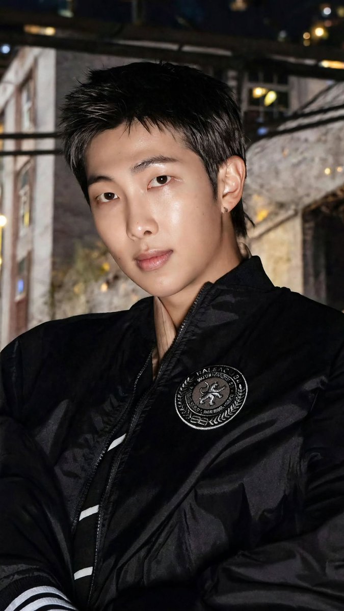 RM_officiaX's tweet photo. 당신이 내게 그런 사람이 되어준다면, 나도 당신에게 그런 사람이 되어줄게요. 완벽하진 않겠지만, 변하지는 않을 거예요.
#BTSARMY #RMBTS https://t.co/Eo603Pmubk