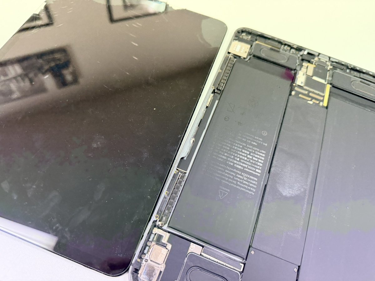 sh_kannai's tweet photo. 【iPad Pro 11インチ 画面修理】

ガラスが割れてしまったiPad Pro 11インチを修理！
約90分の画面交換作業で、無事にピカピカの綺麗な画面が復活いたしました！
大切なデータもそのままで即日対応可能です。
LINE予約も受付中！

#iPadPro 
#画面修理 
#iPad修理 
#関内 
#横浜 https://t.co/gdxhad2IAH