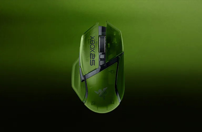 Q8Pro's tweet photo. 🎮 احتفالاً بـ 25 عاماً على Xbox!
​ريزر تطلق مجموعة حصرية محدودة:

⌨️ كيبورد BlackWidow V4 75%
🖱️ ماوس Basilisk V3 Pro 35K
🎧 سماعات Hammerhead V3 X

​🎁 تتضمن شهر مجاني لـ Game Pass Ultimate!

​أي قطعة أعجبتك؟ 👇

#Xbox #ريزر https://t.co/qr6pkFHyOM