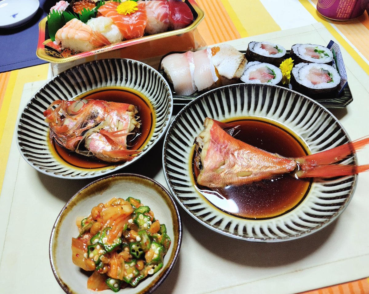 junJuly08's tweet photo. 26.10/23の晩ごはん
🥢金目鯛の煮付け
🥢おくらキムチ納豆 旨味にサルサソースをほんの少々
🥢握り寿司・ぶりづくし寿司
出かけたので手がかからないもので
ぜいたくしちゃった♪
🍀
＃おうちごはん
＃料理好きな人と繋がりたい
＃life_is_eating_delicious_food
＃on_a_long_break https://t.co/t2VyQiOjzD
