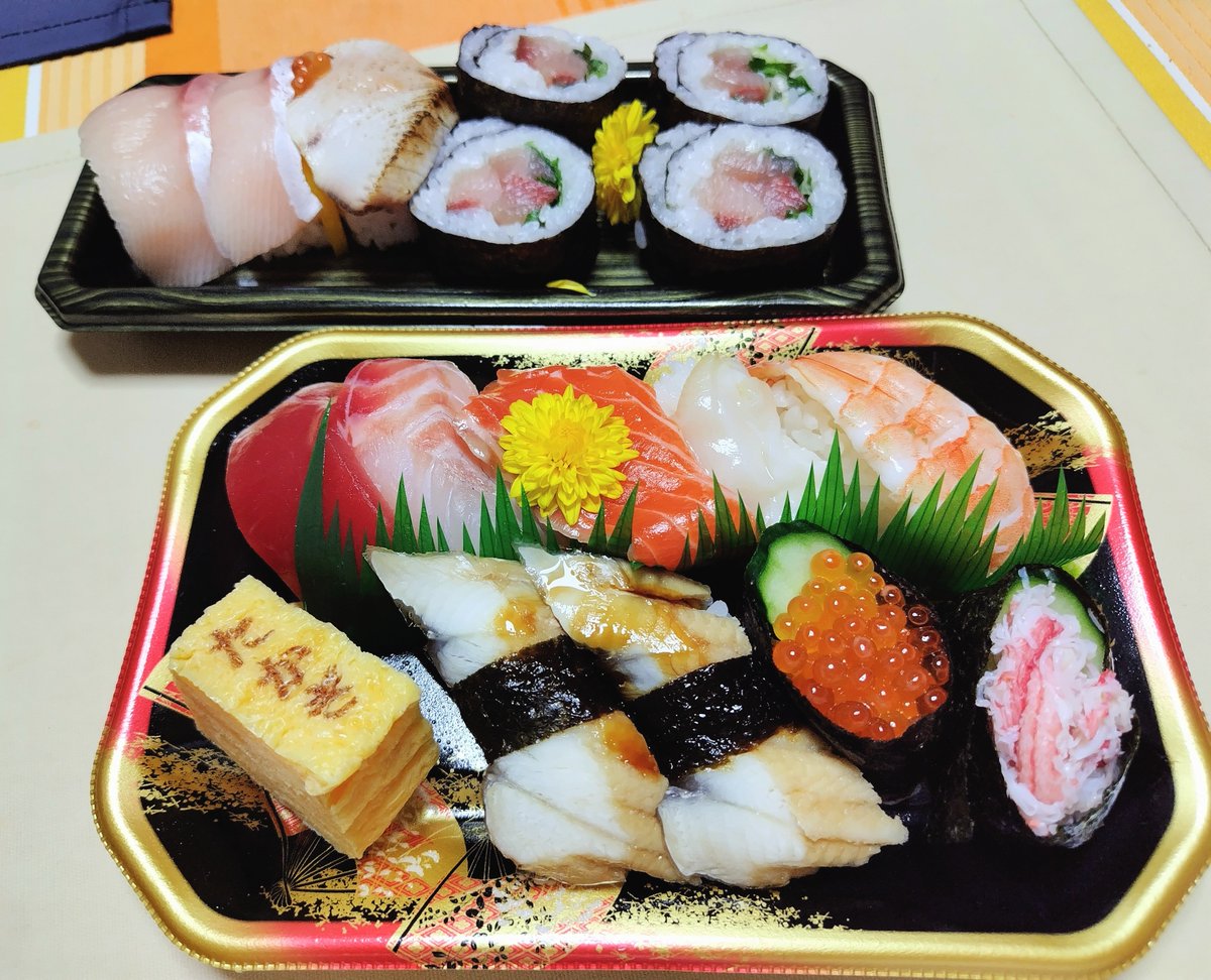 junJuly08's tweet photo. 26.10/23の晩ごはん
🥢金目鯛の煮付け
🥢おくらキムチ納豆 旨味にサルサソースをほんの少々
🥢握り寿司・ぶりづくし寿司
出かけたので手がかからないもので
ぜいたくしちゃった♪
🍀
＃おうちごはん
＃料理好きな人と繋がりたい
＃life_is_eating_delicious_food
＃on_a_long_break https://t.co/t2VyQiOjzD