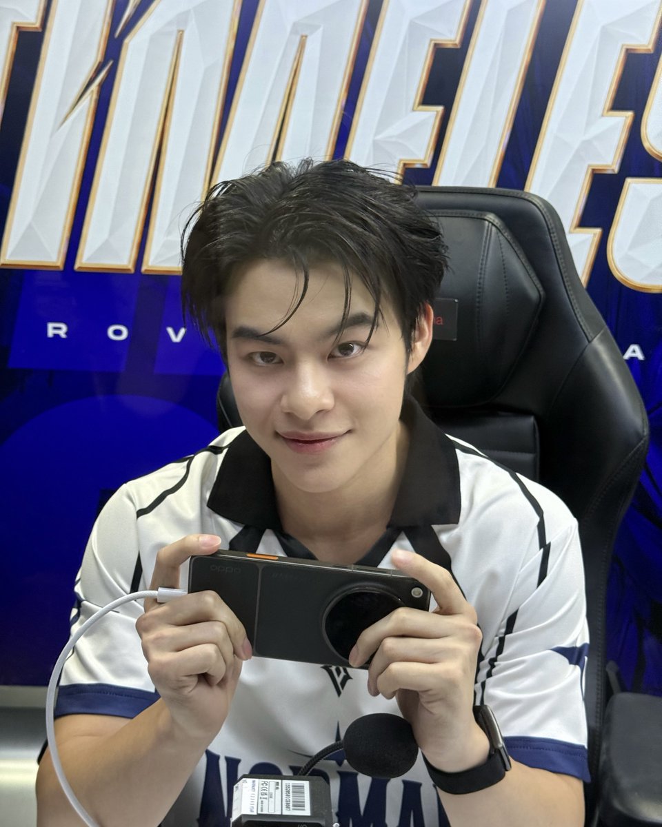 TEAMMARCKRIS's tweet photo. ขอขอบคุณ @GarenaRoVTH ที่มอบโอกาสอันมีค่าให้มาร์คคริสได้แสดงความสามารถในการแข่งขัน RoV นับเป็นอีกหนึ่งช่วงเวลาที่น่าภาคภูมิใจ ที่ทำให้พวกเราได้เห็นถึงความมุ่งมั่น ศักยภาพ และอีกหนึ่งความสามารถของมาร์คคริสที่น่าชื่นชม 💙

หวังเป็นอย่างยิ่งว่าจะได้เห็น Garena Thailand และมาร์คคริสกลับมาร่วมสร้างความประทับใจด้วยกันอีกครั้งในอนาคตค่ะ 🙏🏻

#RoVxBUS
#MARCKRIS
#RoVTPOPTournament
#TeamNORMAN
#BUSbecauseofyouishine