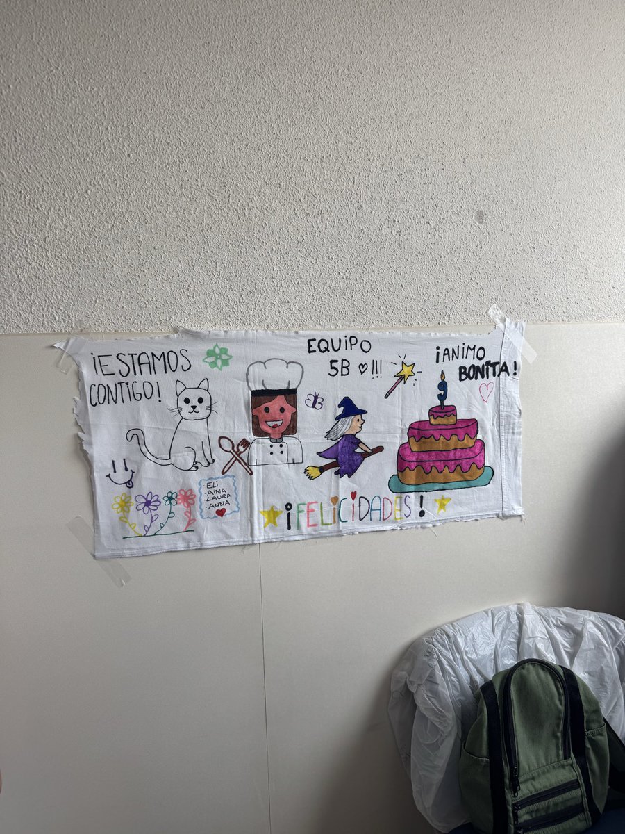 JCarmona_EAPSgi's tweet photo. Sempre es parla de la necessitat d'humanitzar l'atenció centrada en la persona i aquesta n'és una forma.
Gràcies a l'equip de la 5B de l'@htrueta per acompanyar-me en aquestes idees tan boniques. @grupmutuam @CatEaps @FundlaCaixa #FinaldeVida #FundaciólaCaixa #MalaltiesAvançades https://t.co/cj5Bnz61uL
