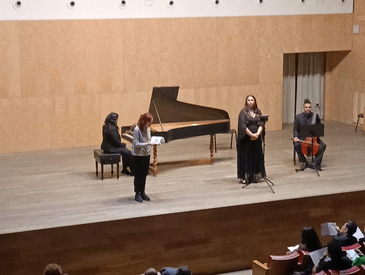 cebusal's tweet photo. Fotos del concierto del Trío Cordium: músicas ibéricas y brasileñas de los siglos XVII y XVIII, realizado el miércoles 21/10, en el Auditorio Fonseca de la @usal.
Concierto con motivo del IX Simposio de música iberoamericana. Música escénica en España y Brasil: siglos XVIII al XX https://t.co/glDuQrfDUS