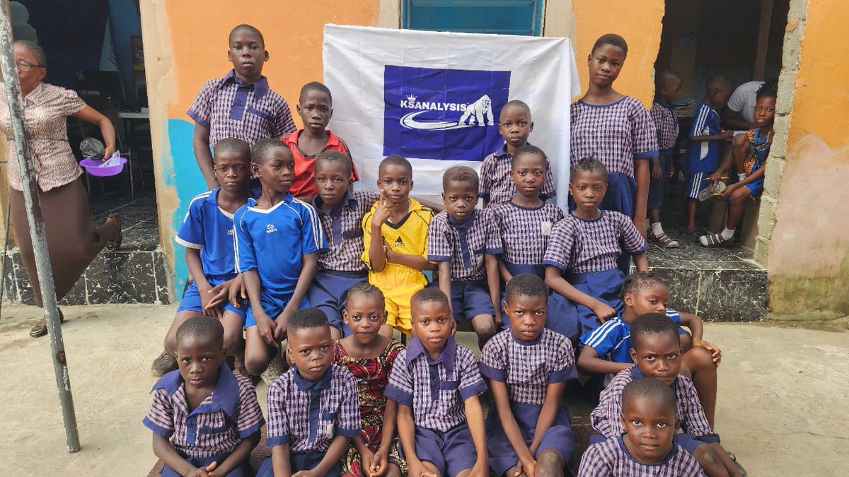 Fabulous__Jr's tweet photo. You can’t learn on an empty stomach. 🍲 Beyond books and fees, the KSAnalisis Education Scholarship is ensuring all 20 sponsored children in Ilaje-Bariga have access to Hopevision’s daily meal program. Nourishing minds and bodies! ❤️🇳🇬 #KSAnalysisFoundation https://t.co/SbZ2yy28kg