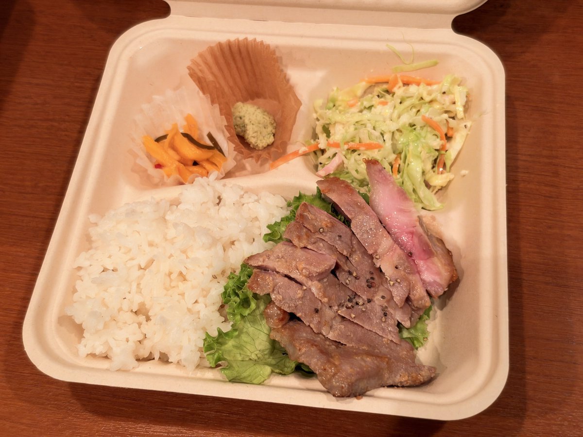 synchronicnotes's tweet photo. 関内の隠れ庵がランチや定食を始めた。ばりうまそう。とりあえずテイクアウトした。

豚の生姜焼き弁当
豚の茄子味噌炒め弁当
豚の塩麹焼き弁当
豚の竜田揚げ弁当

めちゃくちゃ美味しい豚推し！！！
めちゃくちゃいい匂い！！！
ガチでボリューミー！！！ https://t.co/I7ZV11ke4X