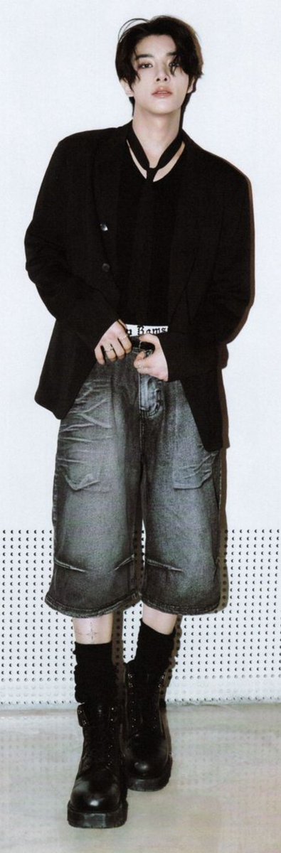 jakeforita's tweet photo. #jake sim and his god-tier proportions im on my knees https://t.co/8MONqHcC42