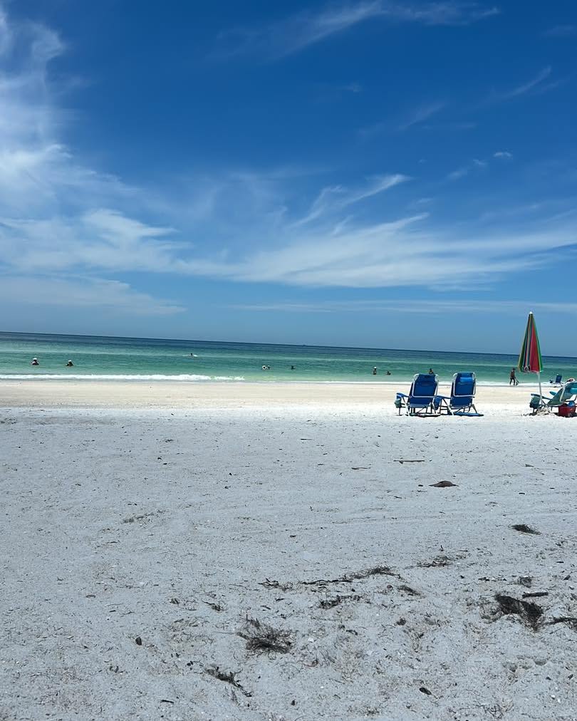 AngiiPikos's tweet photo. Florida Adventures Day 15: Our final full day on Anna Maria Island brought beaches, Pine Avenue, Gulf swims, a spectacular storm, brisket burgers and the perfect sunset. Tomorrow, we head home. https://t.co/fzKIe8YQIt