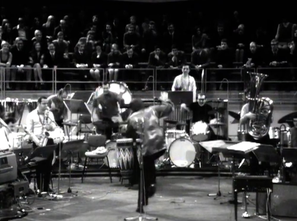 RrrrrrrroyalMax's tweet photo. @RadioTSFJAZZ @Jazz_Club @WBGO @WKCRFM @RegardFC Don Ellis, suite et fin. Concerts de 1968 (Antibes) à 1976 (en quartet). 
Présentations et liens vers téléchargements, avec rappel de l'ensemble à la fin : https://t.co/gI6hXalqwo https://t.co/C1ktIfzpbD