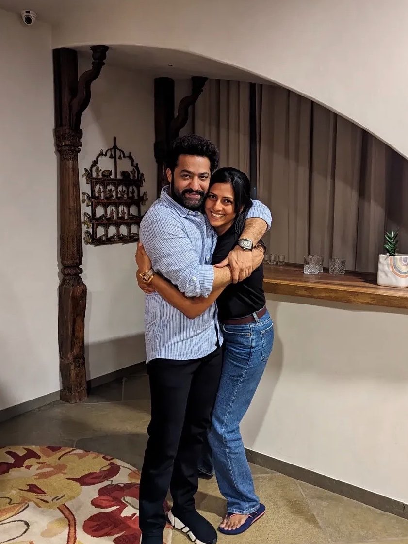 fizz_nandamuri's tweet photo. Average sister with her brothers ❤️❤️❤️ https://t.co/YHPiz8Ao1n