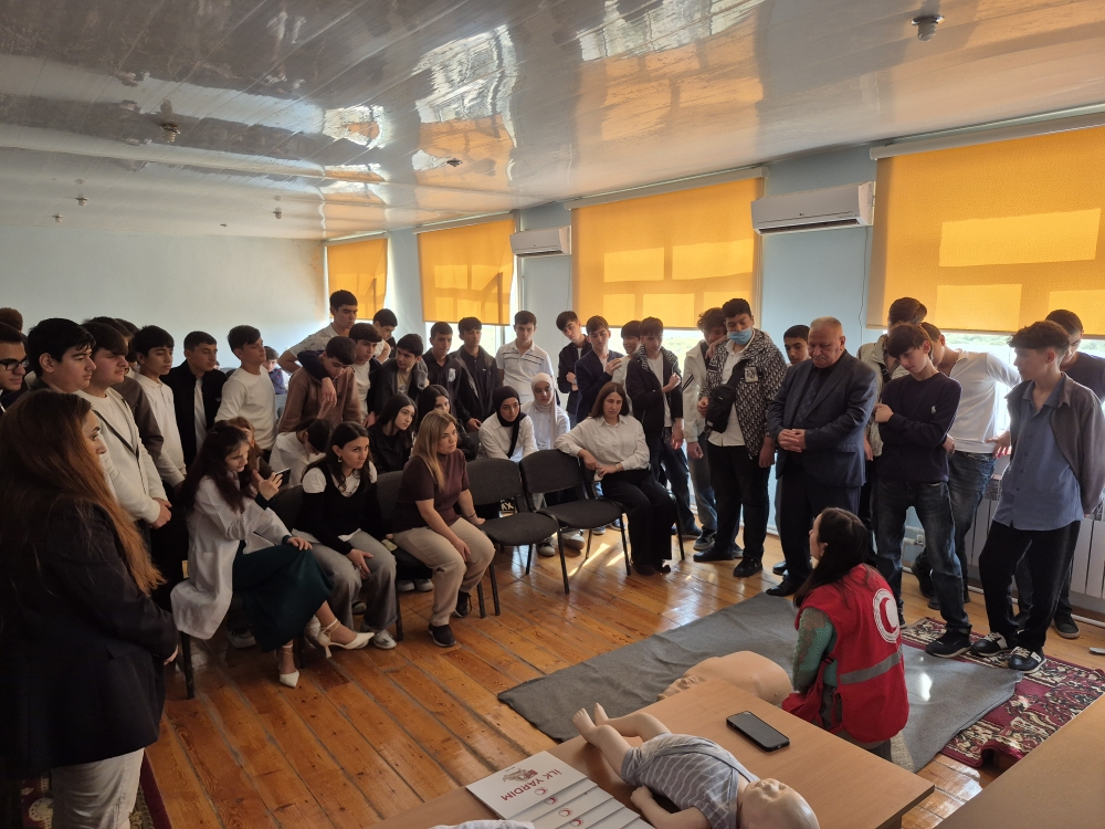 AzRedCrescent's tweet photo. On October 22, 2026, a practical training session titled "Moment of Danger" was held for students at the Jeyranbatan Vocational Lyceum, jointly organized by the Absheron-Khizi Regional Department of Youth and Sports and the Sumgayit City Branch of AzRCS. https://t.co/2gV8a9MFe7