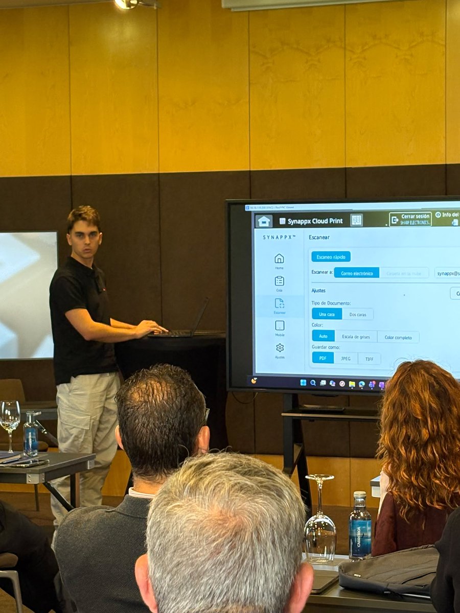 Sharp_ES's tweet photo. 🖥️ Así fue nuestra jornada de formación en Valladolid.
Ayer compartimos con 15 distribuidores de la zona norte las novedades de #Sharp Visual Solutions, la nueva serie interactiva PN-LB3 y nuestras soluciones #Synappx.
🤝 #Tecnología, formación y nuevas oportunidades de negocio. https://t.co/Pb6j9EQidh