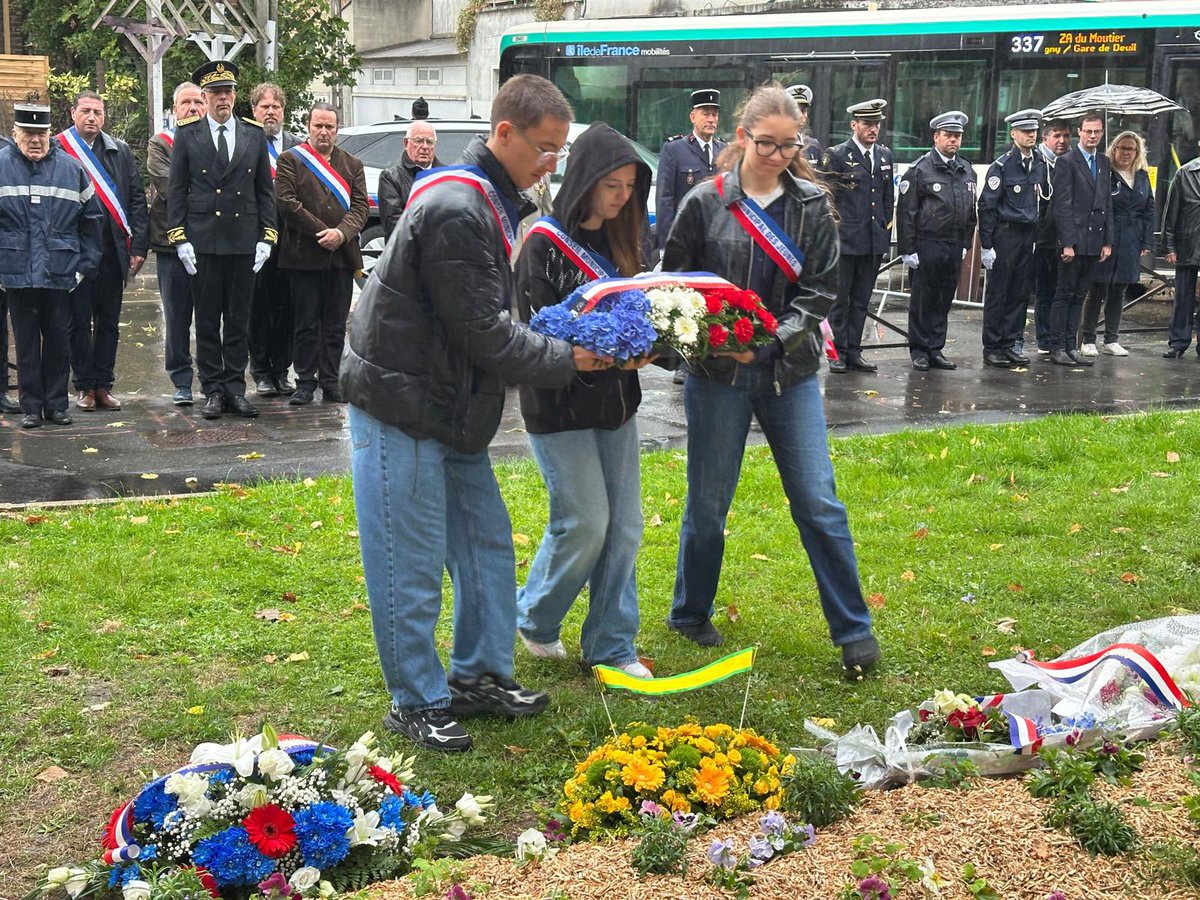 Prefet95's tweet photo. 🇫🇷 #Hommage | À Deuil-la-Barre, @prefet95 a présidé la cérémonie de commémoration de l’attentat du Drakkar au Liban, aux côtés des élus et parlementaires locaux. 

🕊️ Il y a 43 ans, à Beyrouth, au Liban, 58 parachutistes français et 241 Marines américains perdaient tragiquement la vie dans l’accomplissement de leur mission.

🇫🇷 Leur courage, leur sacrifice et leur engagement au service de la paix et de la liberté restent à jamais gravés dans notre mémoire collective.