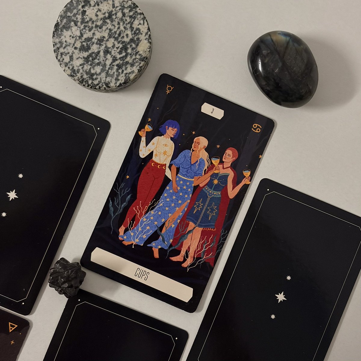 Tarotwithcactus's tweet photo. 📍สิ่งที่เราควรรู้ประจำวันที่ 24.10.2026 ตามวันเกิด🔮✨

Sun. - ระวังความไม่เชื่อหรือการคิดเชิงลบหลู่ของเราจะทำให้เจอสถานการณ์ที่ติดขัดและมีปัญหา แนะนำว่าให้ควบคุมความคิดให้ดี จะผ่านไปได้���ย่างราบรื่นมากขึ้น 

Mon. - ได้ยินความคิดเห็นของคนอื่นที่มีต่อเราในเชิงบวก หรือมีเรื่องที่เราได้ยินแล้วรู้สึกดี เติมพลังใจ ทำให้แอคทีฟด้วยพลังงานดีๆมากขึ้นเข้ามา       
 
Tue. - เด่นเรื่องการสอบราชการ จังหวะการลงสอบที่ต้องการให้ได้ผลลัพธ์ที่คาดหวัง ถูกเรียกตัว สถานการณ์โดยรวมจะเป็นไปได้ด้วยดี   

Wed. - เป้าหมายที่คาดหวังยังต้องพึ่งพาผู้ใหญ่หรือคนที่มีความรู้มากกว่าในการแนะนำหรือเป็นที่ปรึกษา เพราะฉะนั้นให้ขอความช่วยเหลือจากผู้ใหญ่ โอกาสสำเร็จจะมากขึ้น   

Thu. - ระวังเจอคำพูดทิ่มแทงใจ มีเรื่องบั่นทอนจิตใจเข้ามา แต่มันก็มาจากการที่เราเข้าไปหาสิ่งนี้เอง เป็นวันที่แนะนำให้ไม่เอาตัวเองเข้าไปอยู่ในความเสี่ยงที่พอเดาได้อยู่แล้ว       

Fri. - การเงินโดดเด่น มีรายรับที่ดีจากการเดินทาง หรือถ้���หากเดินทางไปในที่ใหม่ๆแล้วเสี่ยงโชค จะมีโอกาสได้โชคลาภที่คาดหวัง                 

Sat. - คนที่กำลังคิดถึงหรือกำลังรอคอยการติดต่ออยู่มีแนวโน้มที่จะติดต่อมาหาหรือกลับมาหาในที่สุด      

ฟอล/รีทวิต/เมนชั่น 659  - รับคำทำนาย/ขอให้สถานการณ์ดีขึ้นกว่าเดิม🪬✨