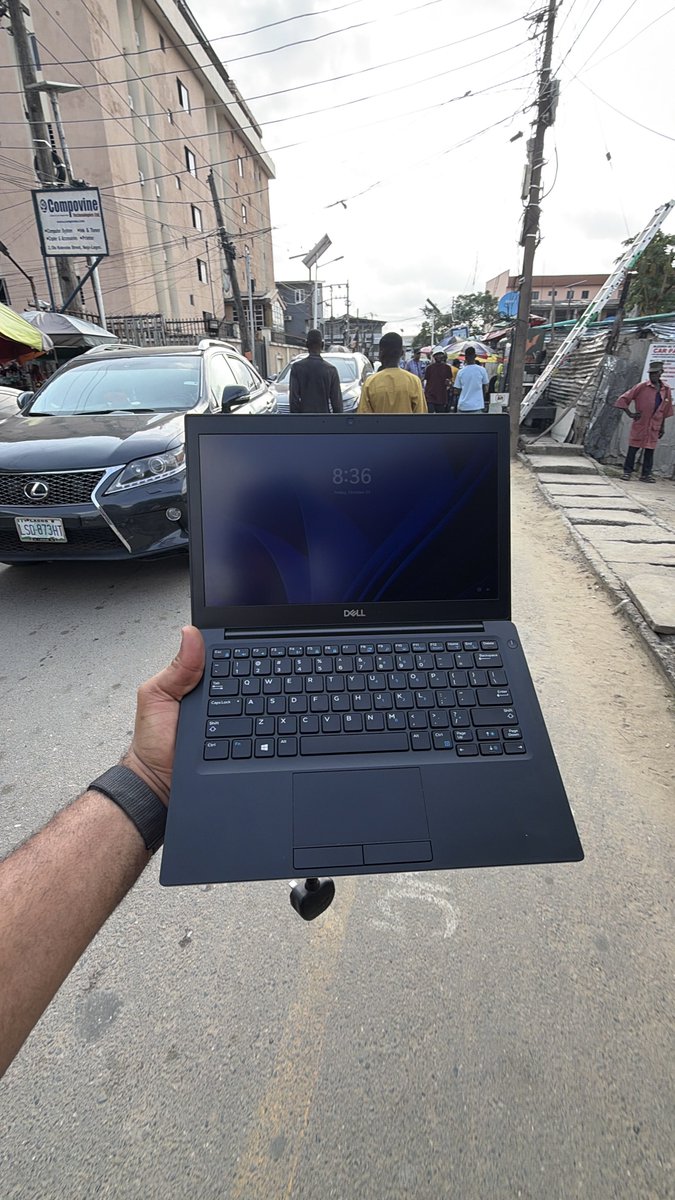 yankeeplug_'s tweet photo. I also sell Windows pc https://t.co/KmklbBlhMq