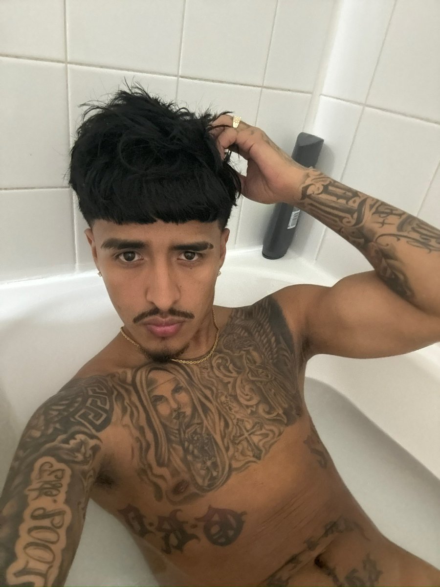 theyluvruiiz's tweet photo. the face / the dick https://t.co/KDOaDXfUYa