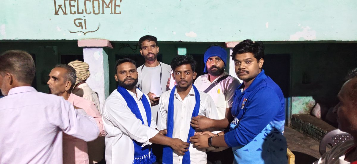 BhimArmy4Bijnor's tweet photo. आज, 26 नवंबर संविधान दिवस के अवसर पर #लखनऊ के #माता_रमाबाई_अंबेडकर_मैदान  में होने वाली #बहुजन_स्वराज_संकल्प_महारैली के लिए विधानसभा क्षेत्र #नजीबाबाद के ग्राम #मोहनपुर में पहुंचकर सभी ग्राम वासियों से अधिक से अधिक संख्या में पहुंचने की अपील की....
@BhimArmy_BEM @AzadSamajParty https://t.co/wgpFSZg97p