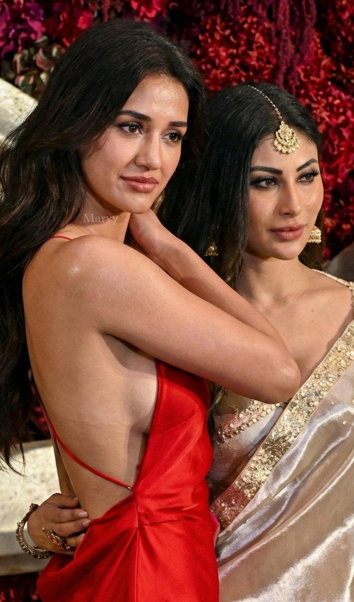 filmyayana's tweet photo. Disha Patani or Mouni Roy ❤️‍🔥 https://t.co/M5vDjD1UgZ
