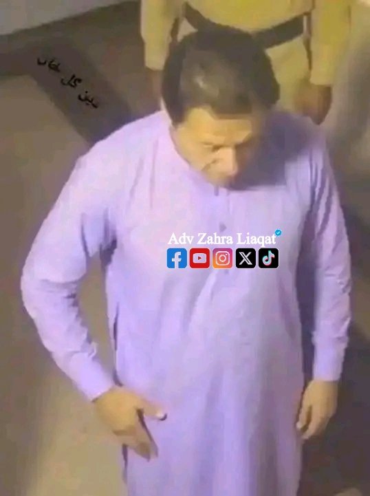 IG_Zahra's tweet photo. بریکنگ نیوز 🚨CCTV فوٹیج لیک ہوگئی، مُرشد جانم عمران خان کا دیدار ہوگیا۔ دل کو سکون مل گیا۔ کوئی مس نہ کرے، رج کے دیدار کریں 🔥❤️😘 https://t.co/SJeUN8RPEd