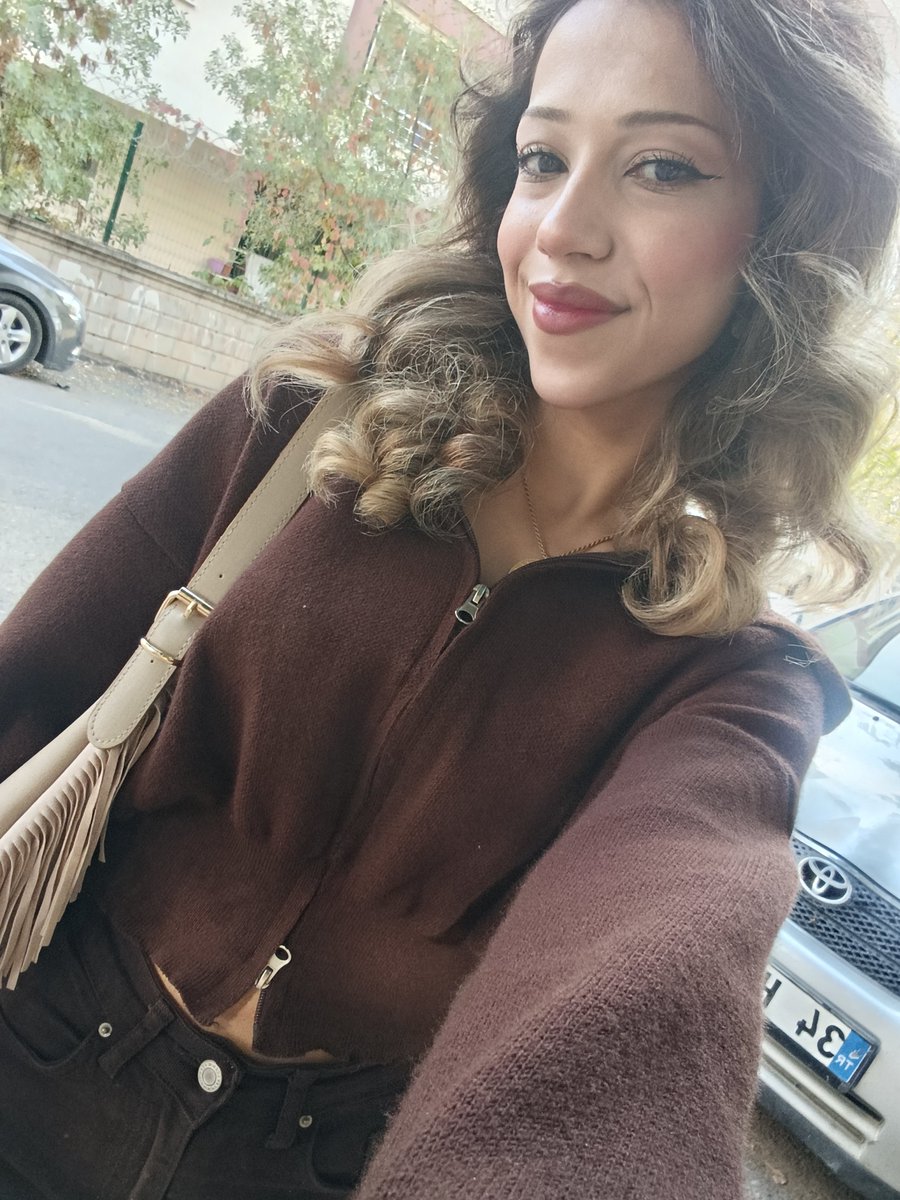 ilayda_srkk1's tweet photo. Bizz bugün evlilik eğitimi aldıkkk🫶🏻😎🪬🤎 https://t.co/zuzvs0u2M3