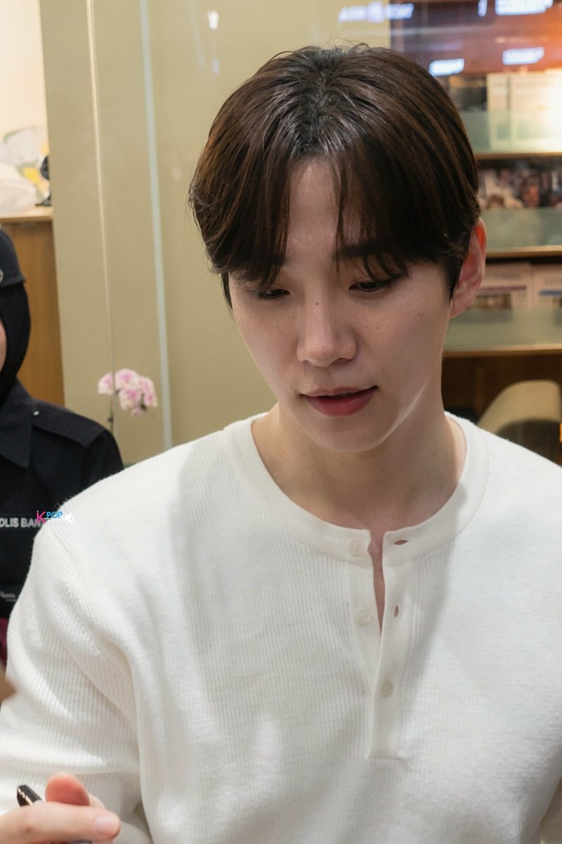 MyKpopHuntress's tweet photo. 261023 LEE JUNHO @ KLIA Malaysia 🇲🇾 🛬

Welcome back JUNHO!!! SO HANDSOME 😍 See you tomorrow at CUCKOOTOPIA2026!

#CUCKOOTOPIA2026 #LEEJUNHO #JUNHO #LEEJUNHOinKL #LEEJUNHOinMY https://t.co/KsCl7x0lAq