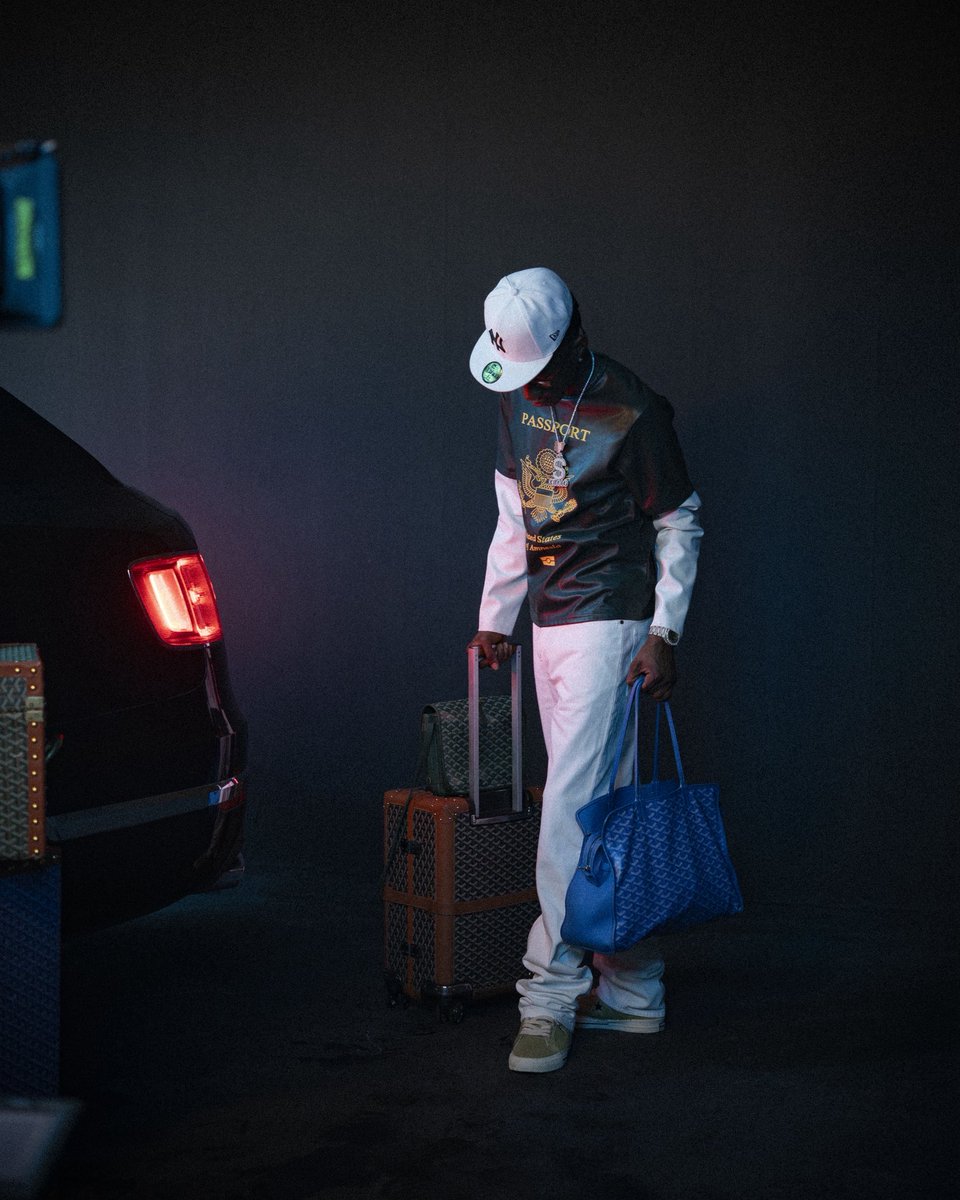 mavoswago's tweet photo. baby take my goyard https://t.co/LZ0LvIK0qN