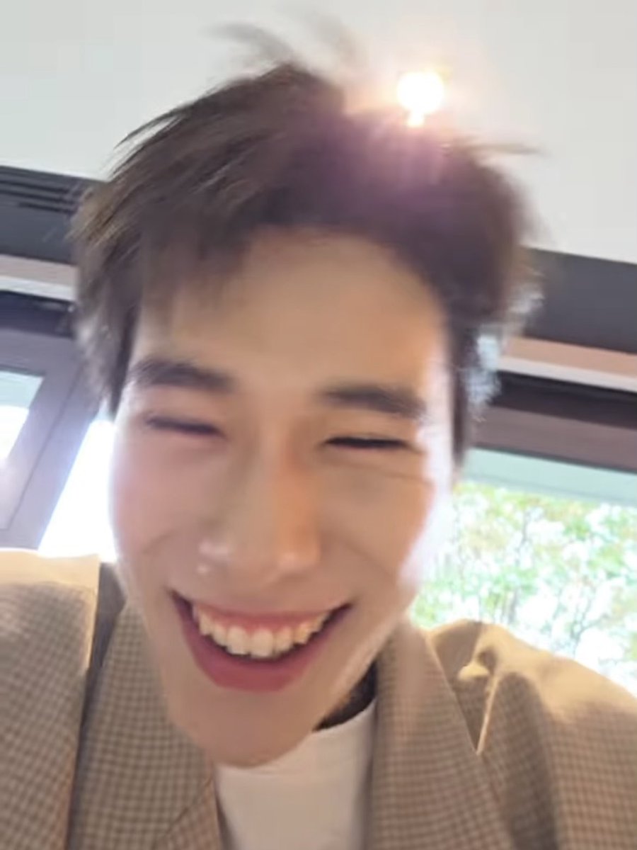 OH_duckyHUN's tweet photo. สาเหตุของรอยยิ้มหนวดแมว:

- ได้กินของอร่อย ✅
- ได้เที่ยวกับปอนด์ ✅✅ https://t.co/mTcPwlKPUn