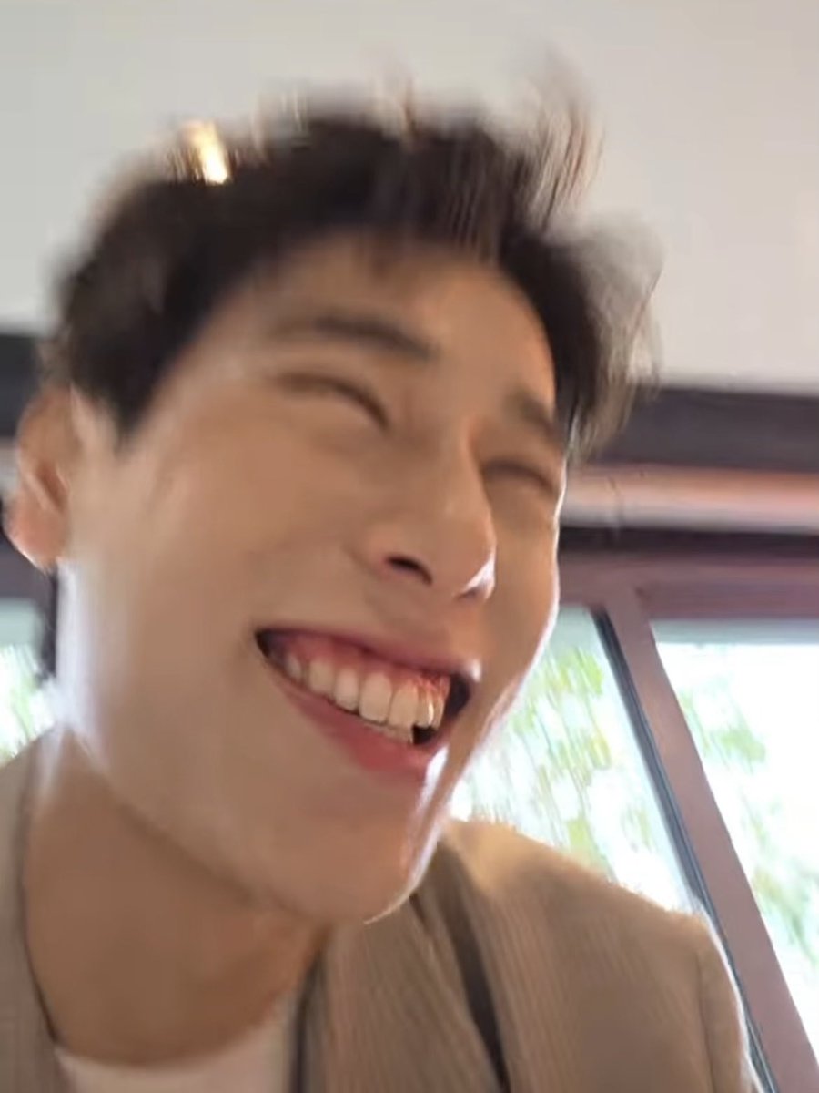 OH_duckyHUN's tweet photo. สาเหตุของรอยยิ้มหนวดแมว:

- ได้กินของอร่อย ✅
- ได้เที่ยวกับปอนด์ ✅✅ https://t.co/mTcPwlKPUn