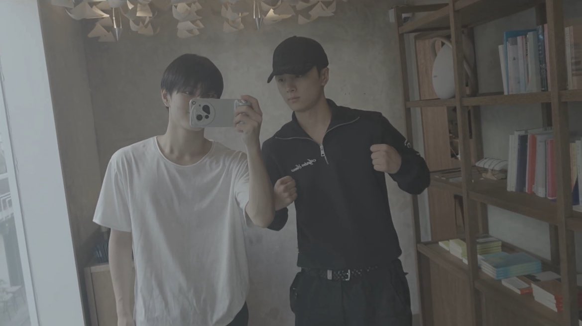 ccoitcat's tweet photo. 근데 이거 혹시 제가 봐도 되는건가요? 아무리 생각해도 내가 내가 낄 자리가 아닌거같은데 안녕히게세요 https://t.co/NuAoa0pkbv