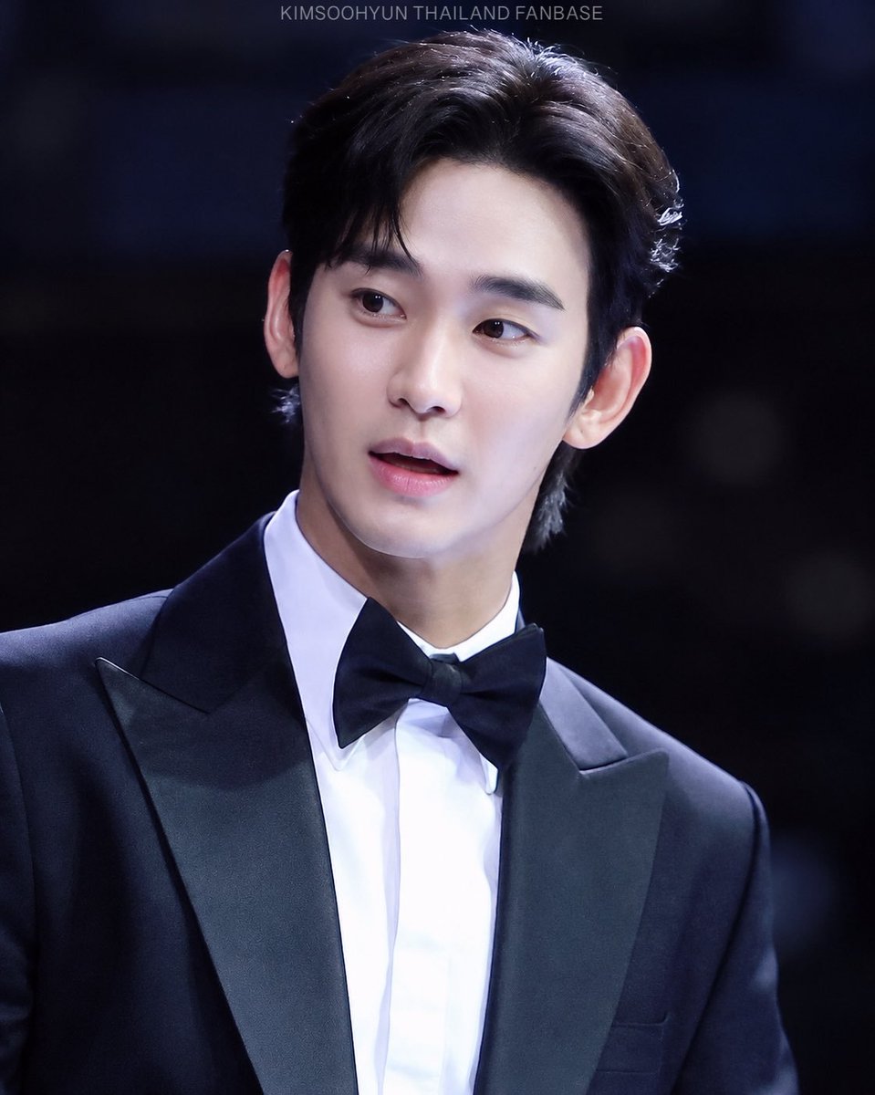xcipherv's tweet photo. Are Kim Soo-hyun's malicious commenters trembling? ... How far will the punishment go?

Kim Soo hyun’s agency, Gold Medalist, is pursuing additional legal action against people who spread false information and post malicious comments online. According to a legal explanation shared by Law Firm Daehan Joongang TV on October 23, punishment depends on the nature, frequency, and number of posts.

 Defamation involving false facts is generally treated more seriously than insults or defamation involving factual statements. While many mass lawsuits against malicious commenters end in fines ranging from hundreds of thousands to millions of Korean won, repeated and large-scale posting may lead to heavier penalties, including imprisonment in serious cases.

 Comments containing sexual remarks or threats may also result in additional charges, such as intimidation, depending on the circumstances. Settlement amounts are commonly around ₩1 million to ₩3 million, but may be substantially higher when the comments are particularly serious or have been posted repeatedly over an extended period. Malicious commenters could face significant legal and financial consequences, especially if their actions involve persistent dissemination of false information.
https://t.co/vNPnQMZbha
