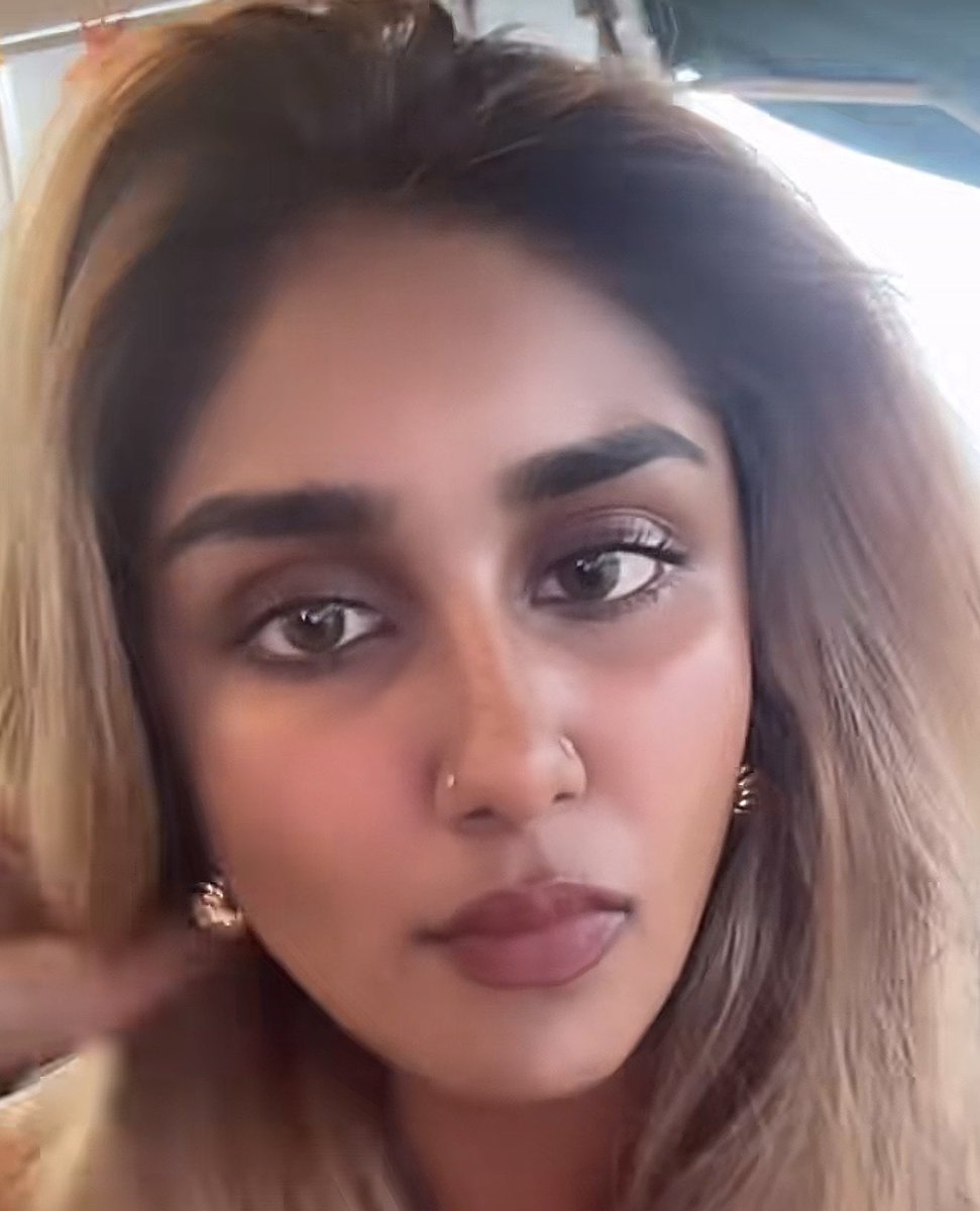 yaazhinyy's tweet photo. Blurry snaps >>>>>>>>>>>>>>> https://t.co/2JtQSSXy5V