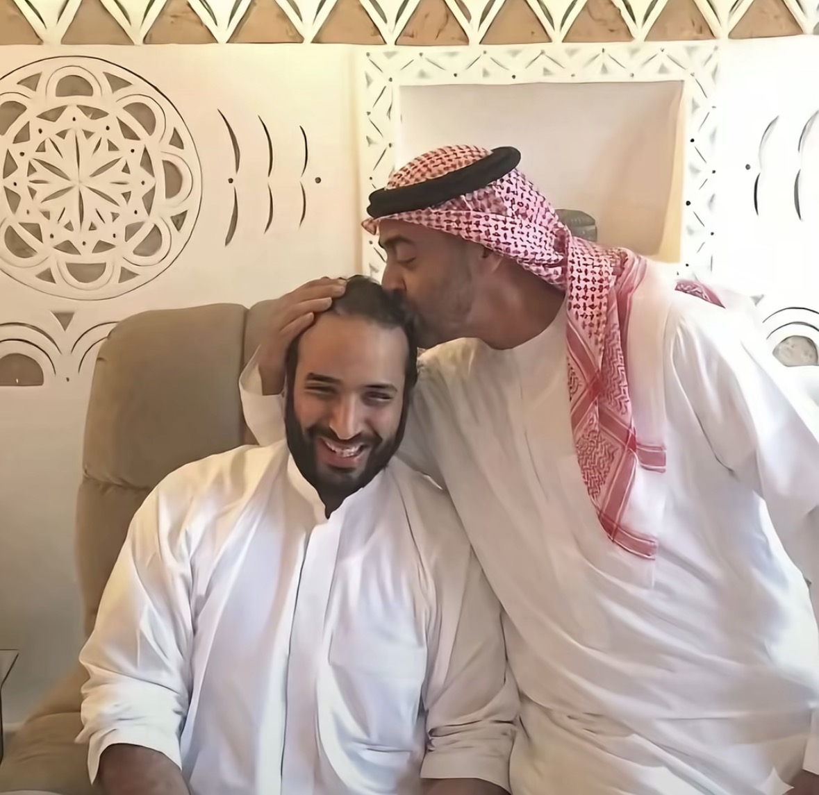 x_99jy's tweet photo. راس ماتقواه .. بوسه  
هذي المقوله الي ماشين عليها الحماراتيين مع زمان https://t.co/0AEUBv50AL