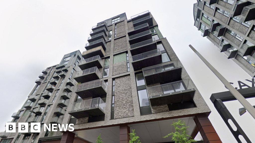 BBCLondonNews's tweet photo. Two flat blocks evacuated over structural problems ➡️ https://t.co/3FSuyXZo6k https://t.co/NwJ3Ei0HO2