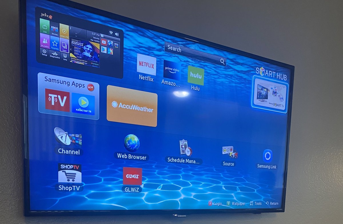 NixiePixel's tweet photo. Your smart TV is probably watching what you watch. It's called ACR, automatic content recognition, and it fingerprints what's on screen to sell targeted ads. Look for 'viewing data' or 'ACR' in your TV's settings and turn it off &amp; share this to spread the word. 📺  #privacy https://t.co/xRMRfnYXh3