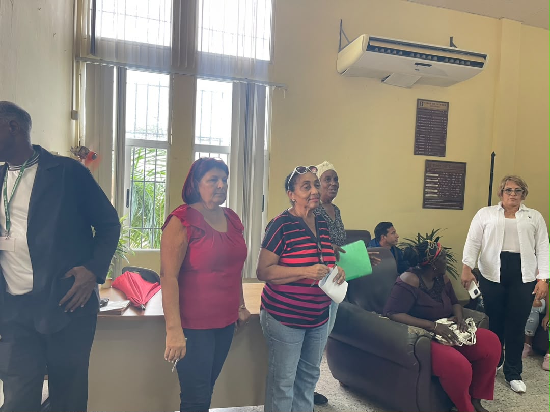 UnivArtemisa's tweet photo. Reconocimiento y homenaje a las trabajadoras de #BANDEC por la Cátedra Rosario Novoa del CUM Mariel y la #FMC. Un merecido tributo a su labor y compromiso. 👏💐 https://t.co/9VPajYCXH3