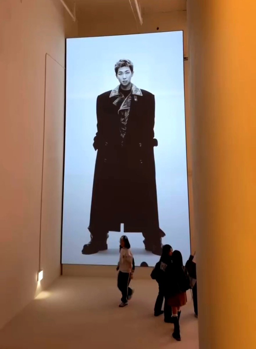 blueandgrey0719's tweet photo. The FATHER.
The father of K-pop.
The father of fathers.
The leader, the leader of leaders.
The king, the boss, the legend.
The standard, the blueprint, the architect.
The man, the myth, the aura himself...
KIM NAMJOON aka RM of BTS. https://t.co/pfRW34VHR0
