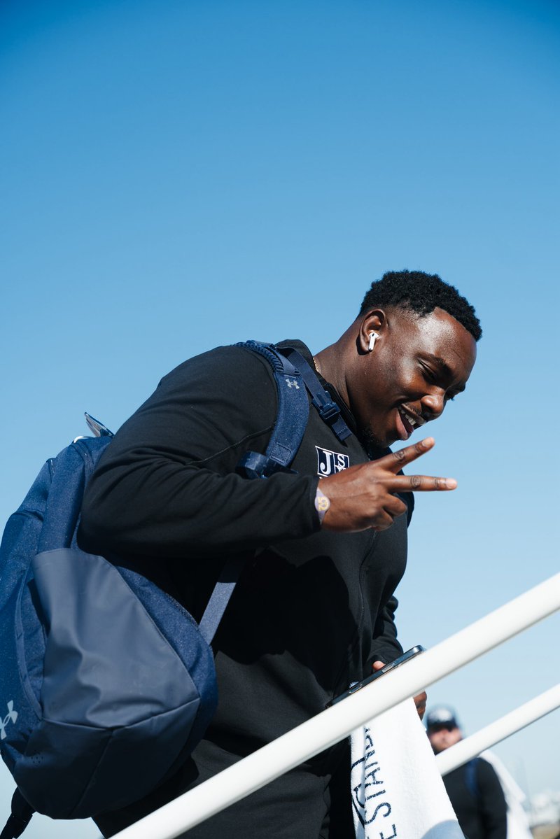 gojsutigersfb's tweet photo. All smiles heading to Daytona ☀️ 

#GuardTheeYard https://t.co/qlQby5fWTE