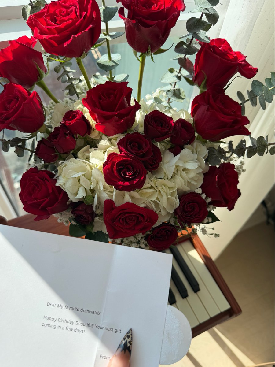 maxaddicts's tweet photo. Birthday bouquets https://t.co/SJJqVu5s3u