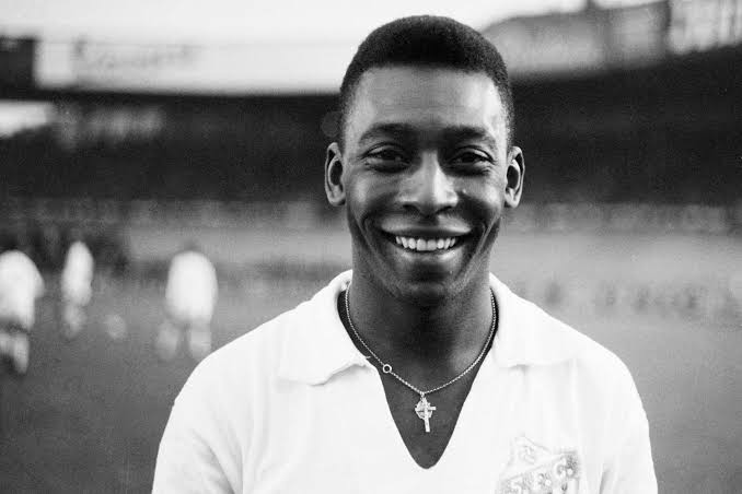 KnowledgeZoneIn's tweet photo. #QuizOfTheDay: Pele was just 15 years old when he started playing professionally with a Brazilian Football Club.

What is the club Pele played for in Brazil?

A. Santos
B. Corinthians
C. Sao Paulo
D. Vasco da Gama

https://t.co/LPQ84x7eaF https://t.co/Tv4JUnsyLH