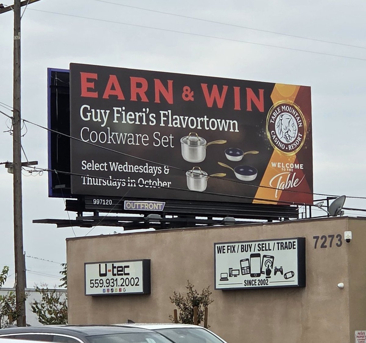 NickCho's tweet photo. Some casinos advertise Ferraris or Rolexes as prizes.
Here's what they have in Fresno, CA: https://t.co/jlZdRKWtiM