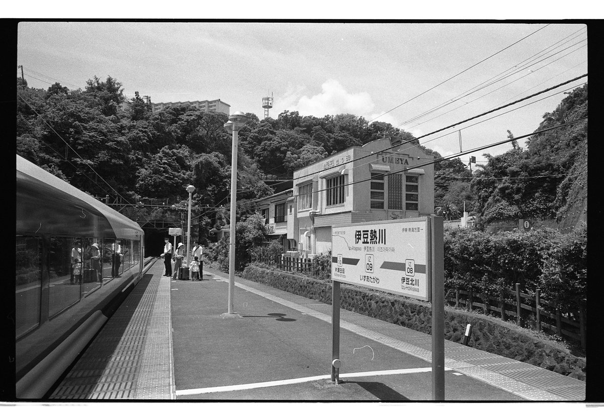 nikora060's tweet photo. MINOLTA SR-T101
MC ROKKOR 28mm F3.5
MC ROKKOR 200mm F3.5
人間工学的に非常によく考えられており、使い勝手のいいカメラでレンズの描写力も含めオススメ。 https://t.co/p0g0SalGMW